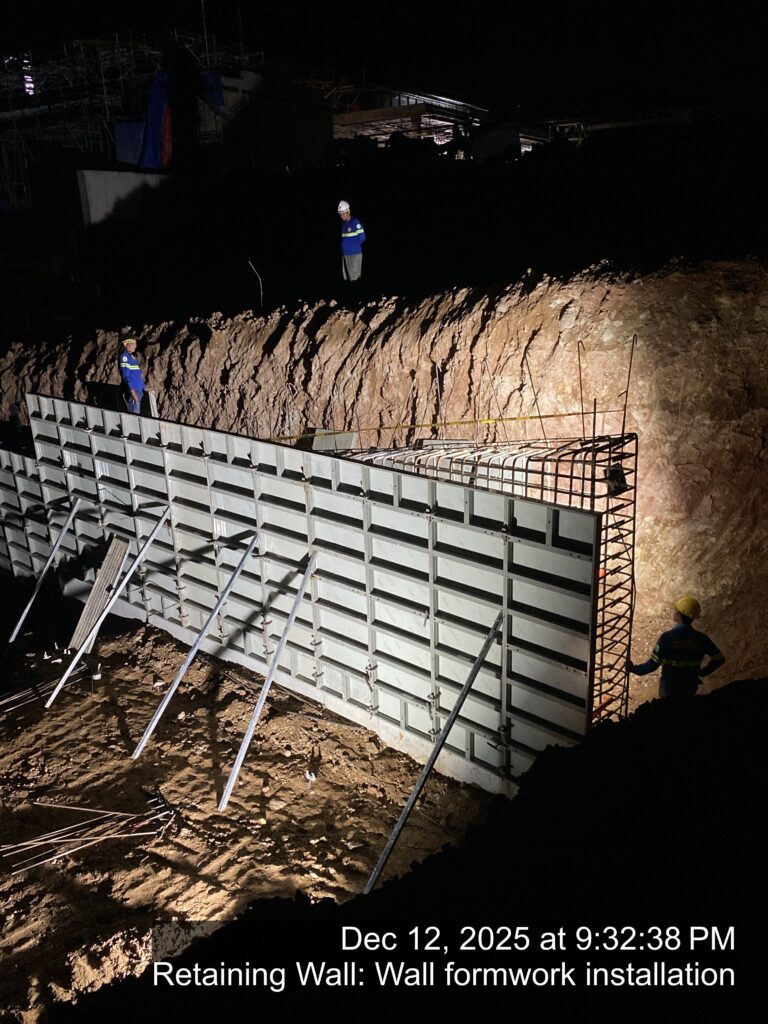 retaining wall: wall formwork installation