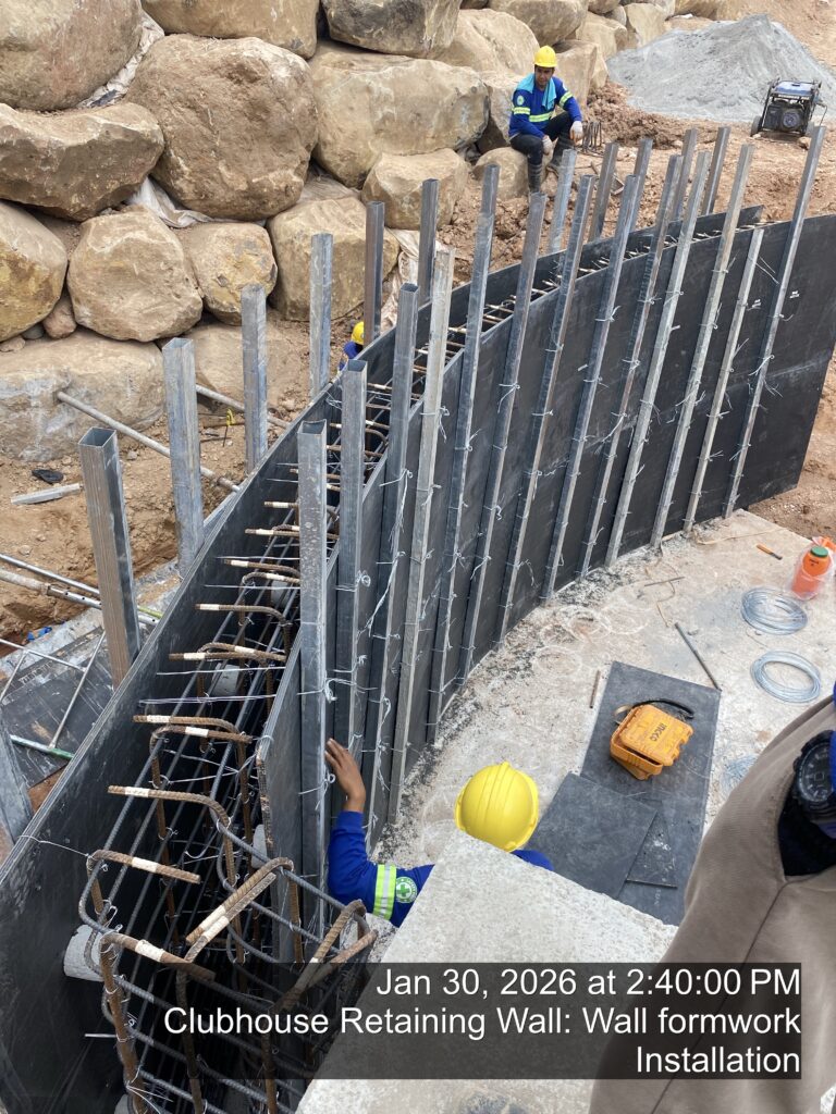 clubhouse retaining wall: wall formwork installation