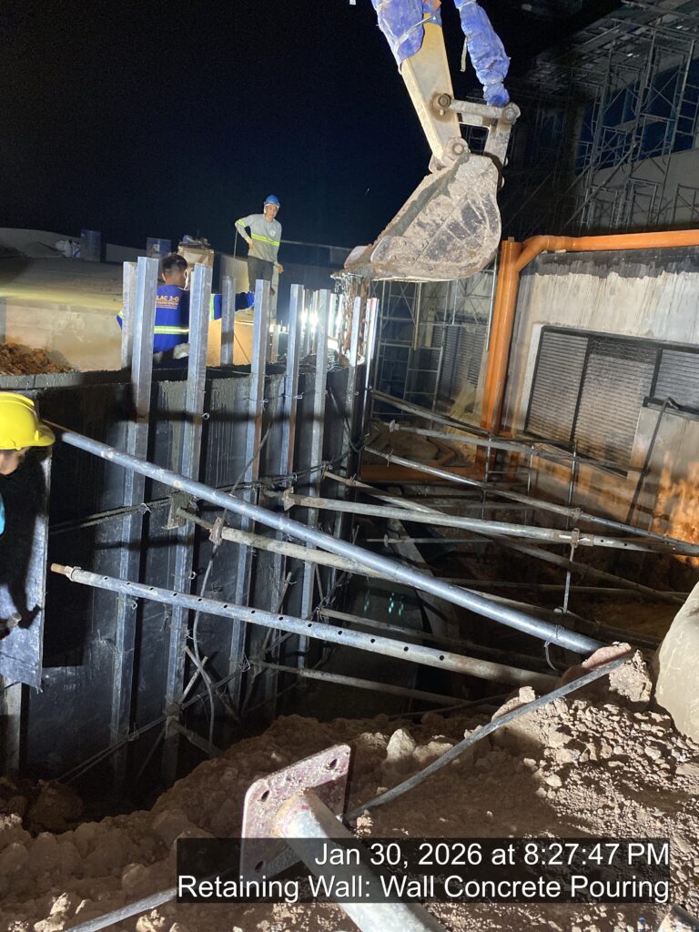 retaining wall: wall concrete pouring